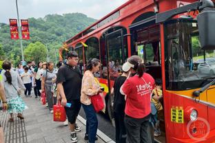 名记：湖人球员雷迪什今日因个人原因缺席 且没有随队来到多伦多